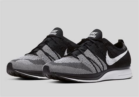 nike flyknit trainer oreo